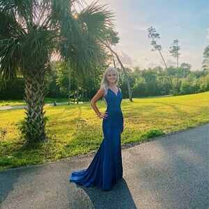 Blue Sleeveless V-Neck Prom Gown